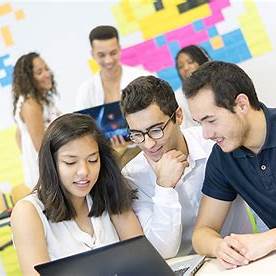 Des étudiants en cours